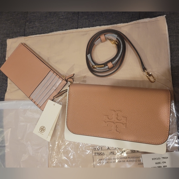 半額セール TORY BURCH★THEA FLAT WALLET CROSSBODY 75029 m_63bb7c5224237ae75132fa0e.jpg